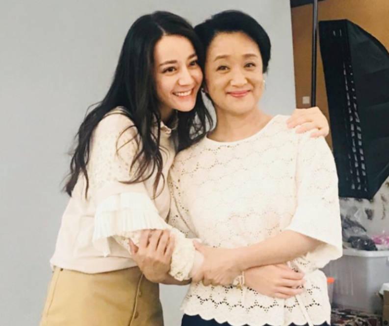 回顾杨昆:别墅被拍卖,退休金2500,59岁无儿无女为夫还债,现怎样?