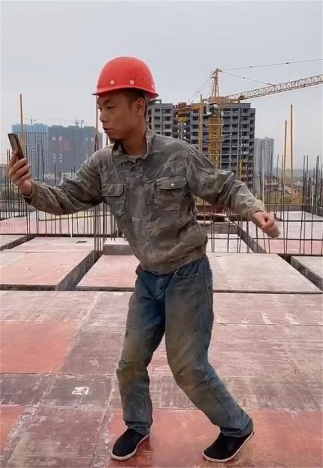 回顾工地打工仔如今靠拍短视频身价千万这个湖南小伙不一般