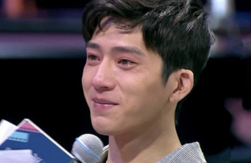 回顾井柏然出生28天被弃60岁奶奶捡废品将他养大走红父母认亲