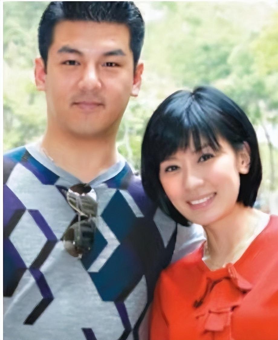 回顾贾静雯与富豪前夫夺女坑走2600万与小九岁丈夫相恋收获爱情