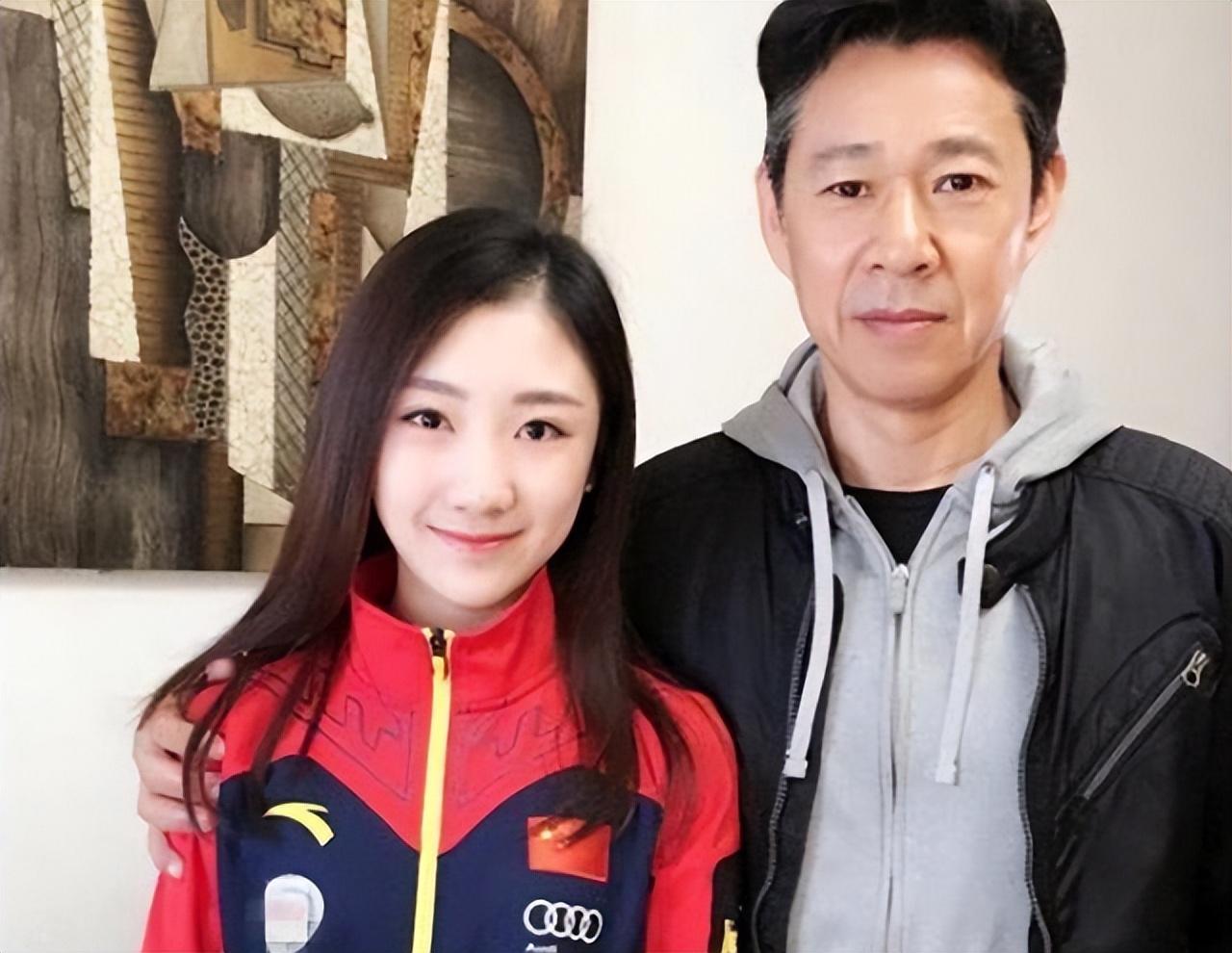 回顾霍凡张丰毅娶我后家庭事业两头旺28年未生子女也开心