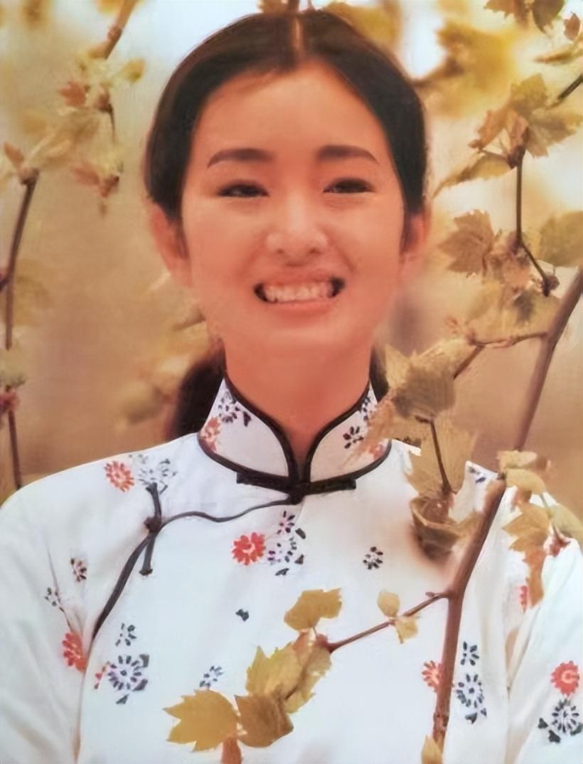 但是巩俐的祖籍却是在山东省济南市,在她一岁左右的时候,因为父母工作