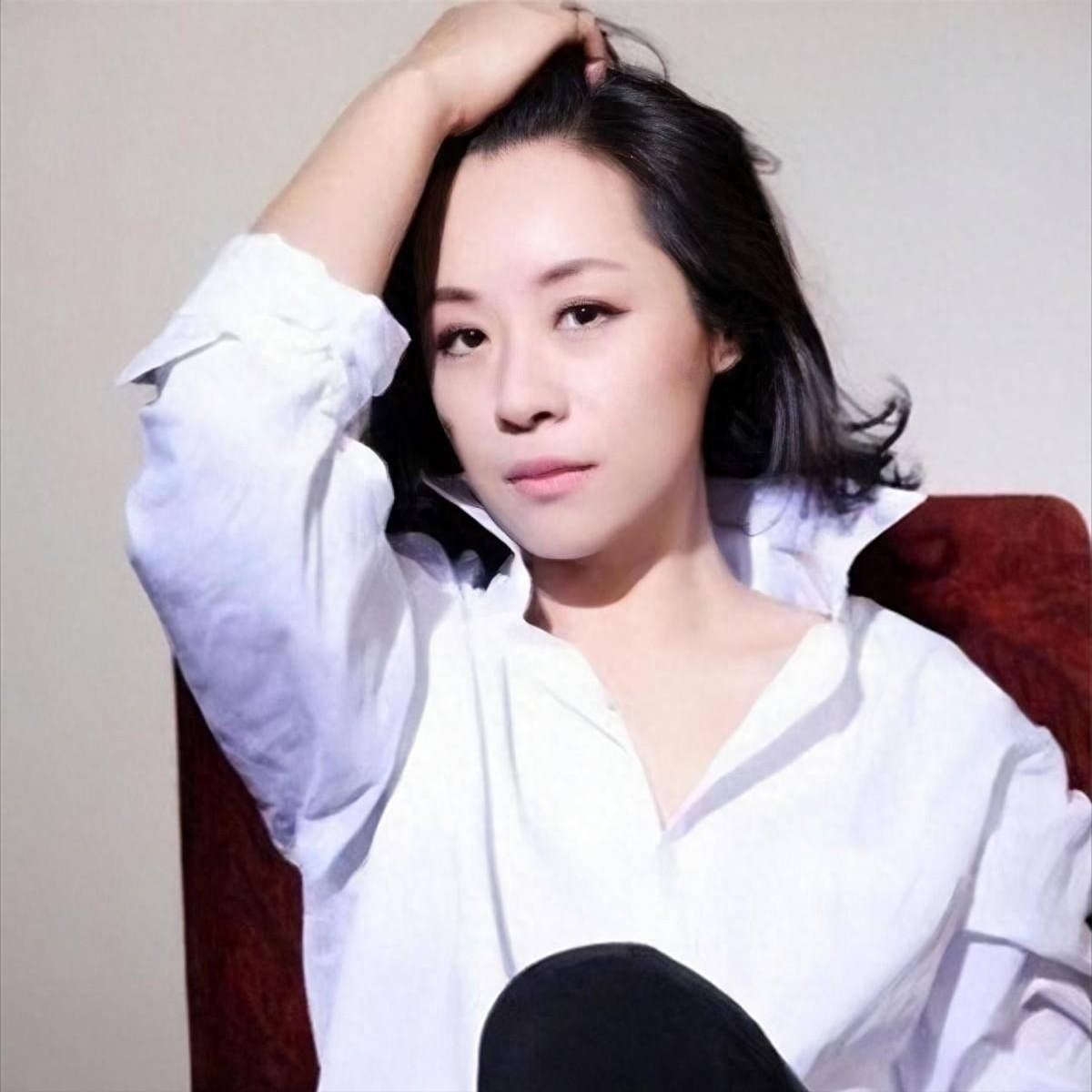 上世纪90年代初,张艺谋正在筹拍《秋菊打官司》.