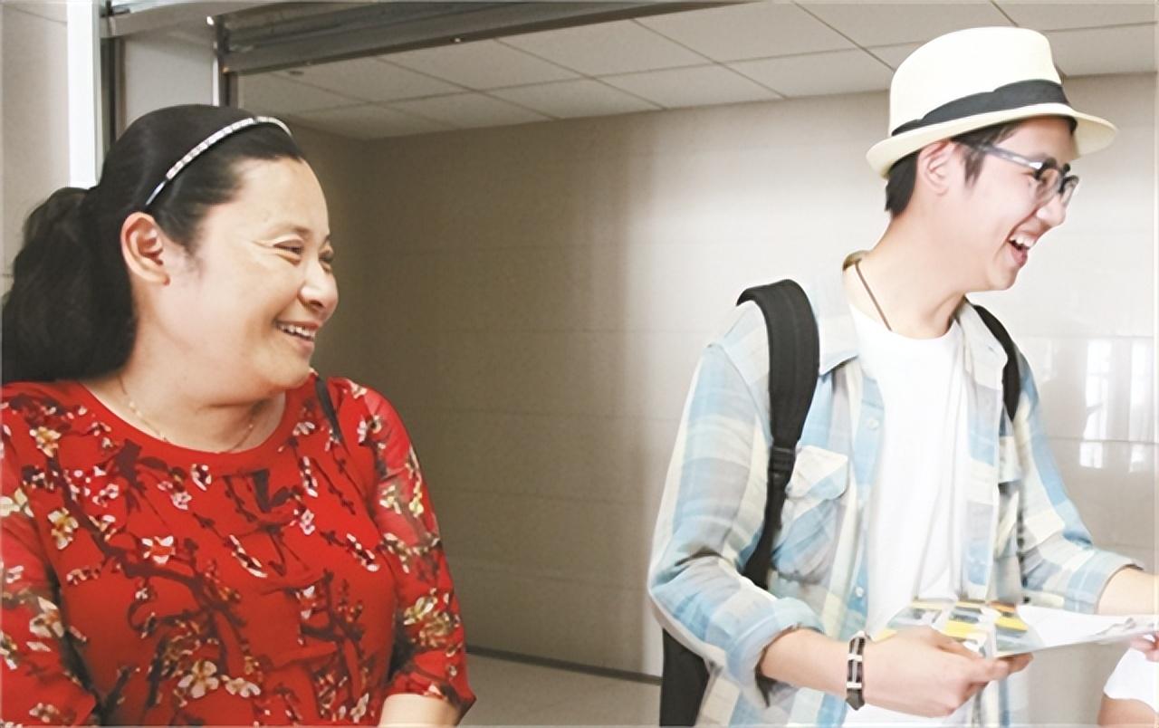 在邵丹出院之后,邵帅成为了中央工艺美院附中的初中生,这也是他后来