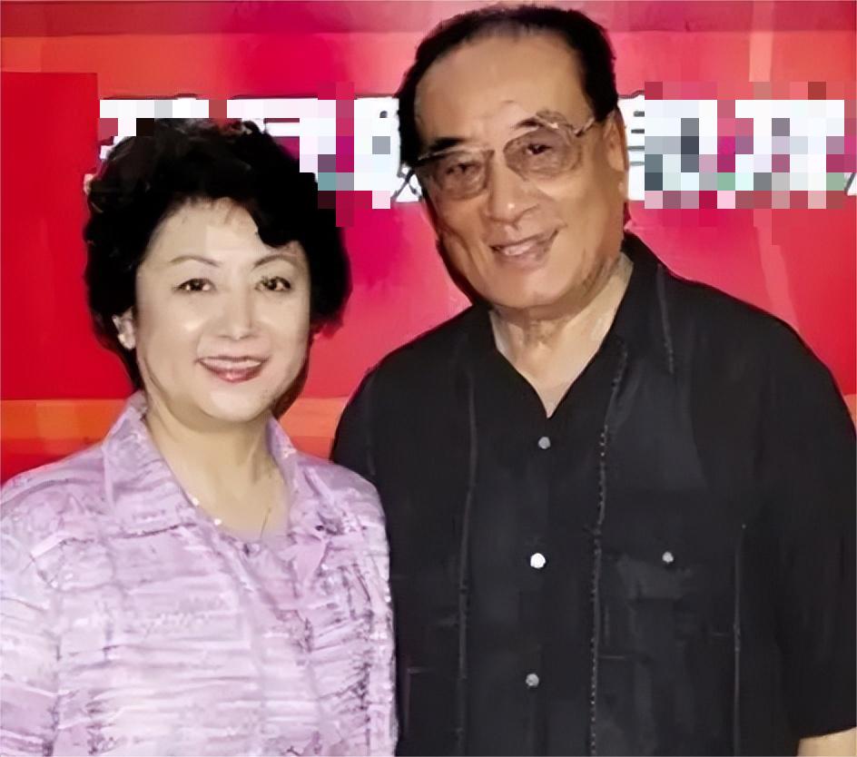 回顾著名演员庞学勤一代人的男神一句承诺照顾患病发妻一生