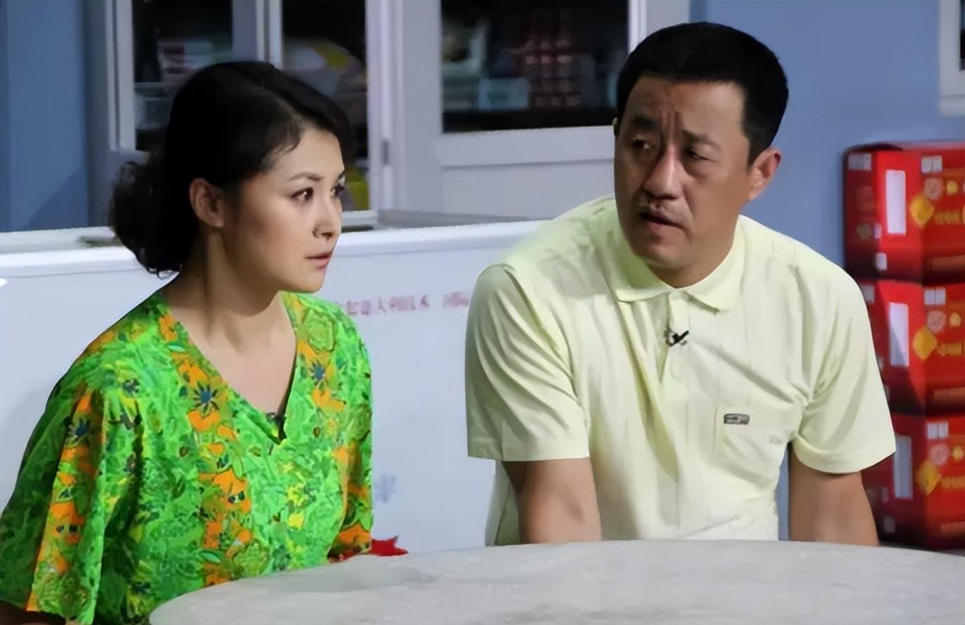 回顾王小宝与前妻离婚娶小19岁的吴琼今57岁一儿一女乐开怀