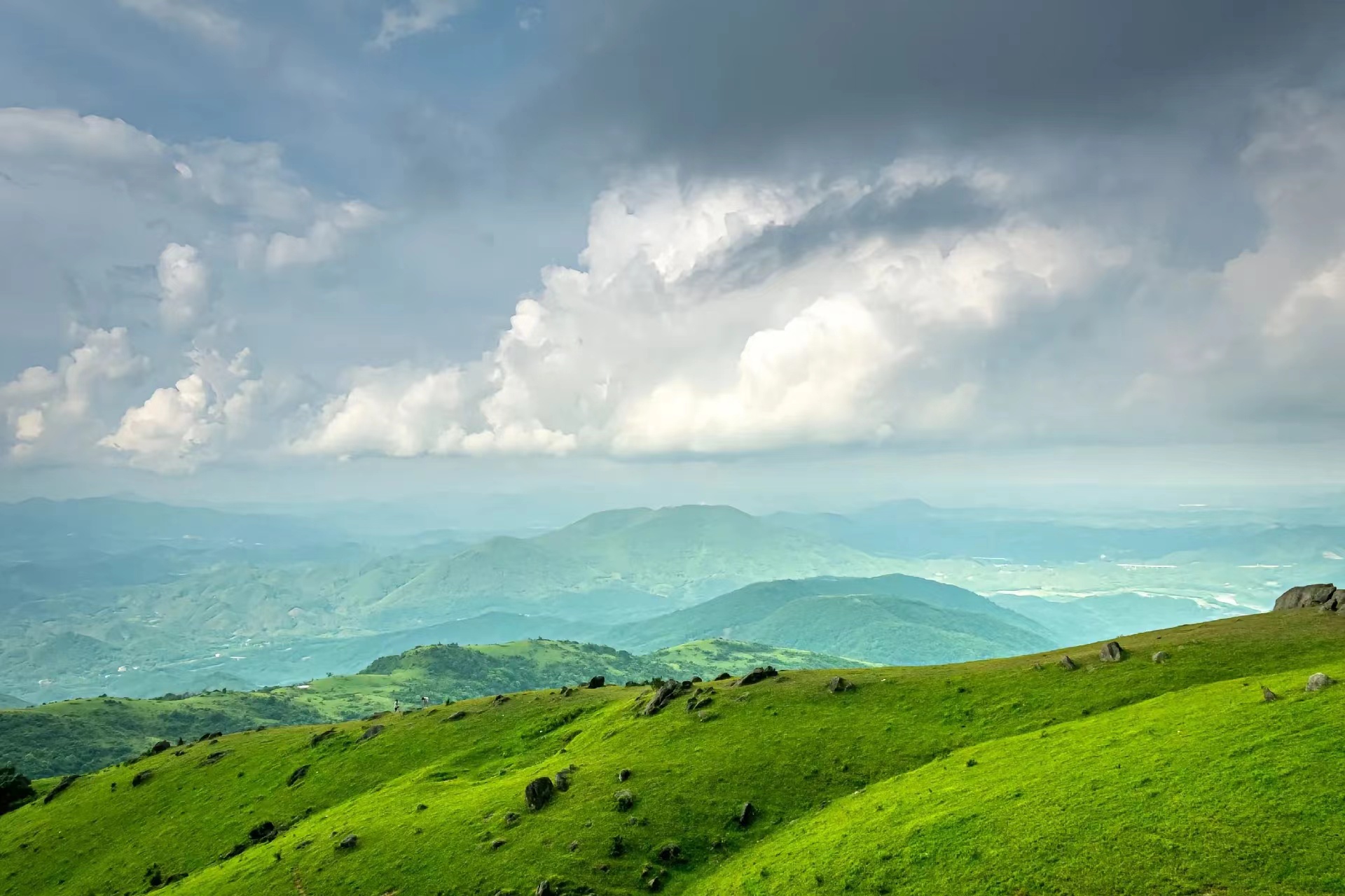 去不了武功山那就去望洲顶,光爬上去就让人豁然开朗,屏保级风景