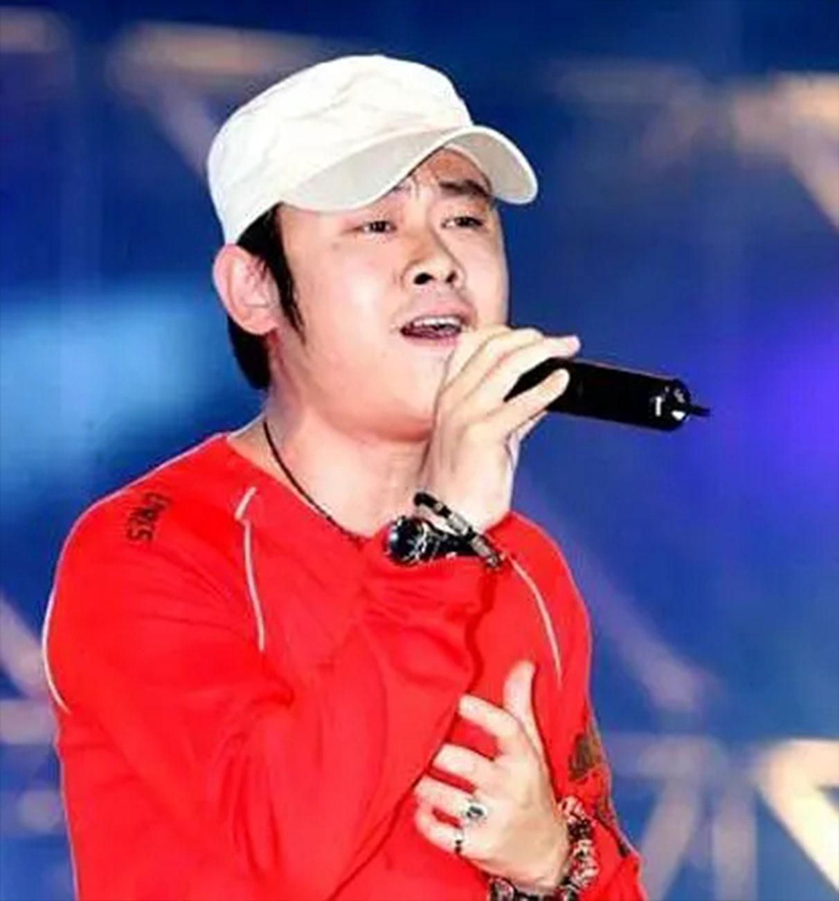 回顾刀郎前妻生下女儿40天便跑路他再婚娶新疆美女后怎样了