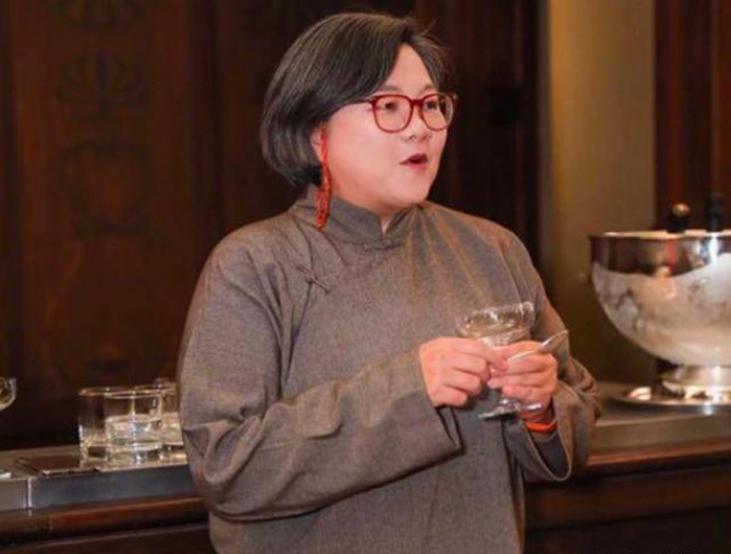 对于丈夫杨小平,她评价道,"和他在一起的融洽的生活是我从来没有过的