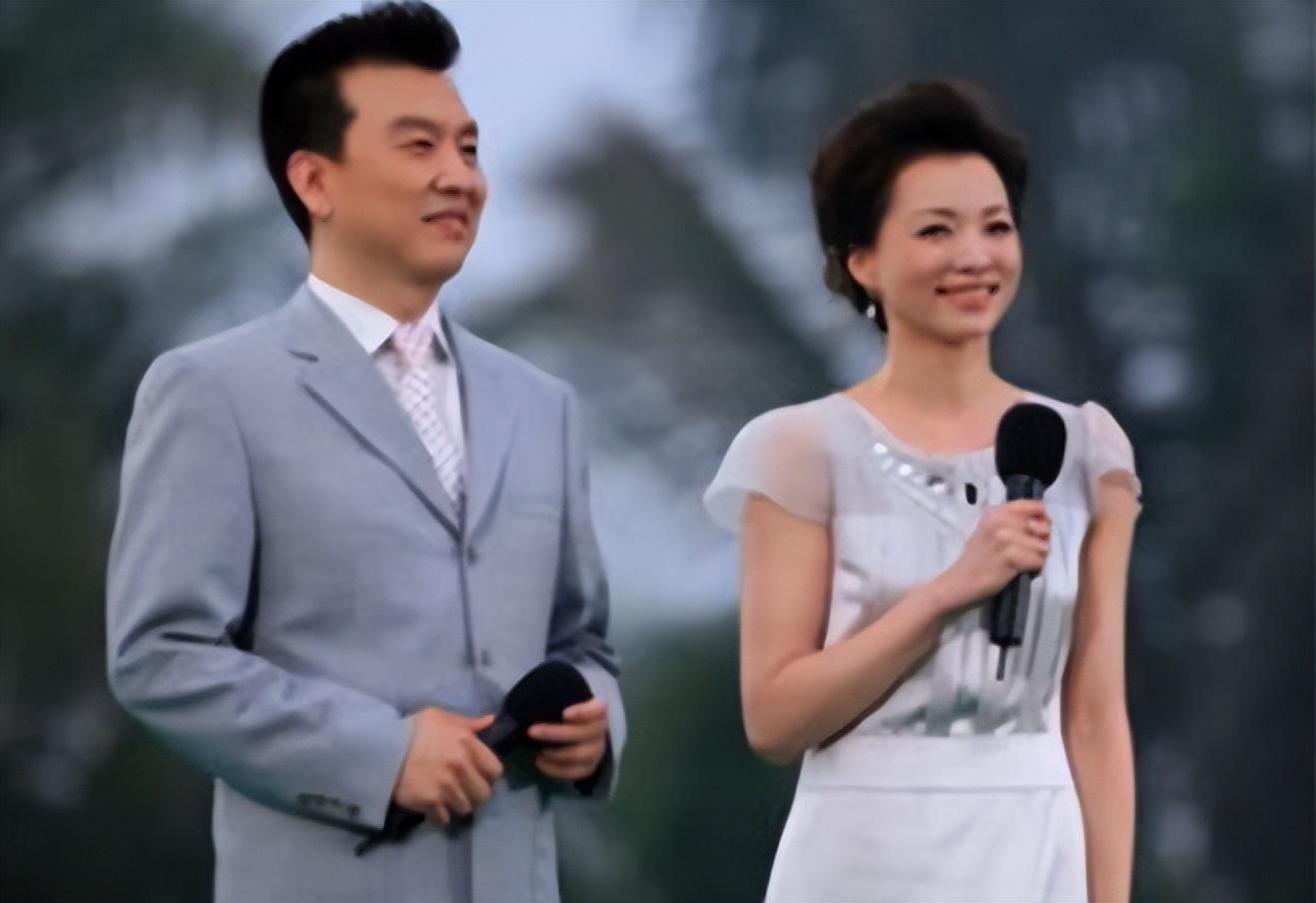 回顾央视张泽群我没向董卿求过婚55岁当上爸爸妻子身份今成谜