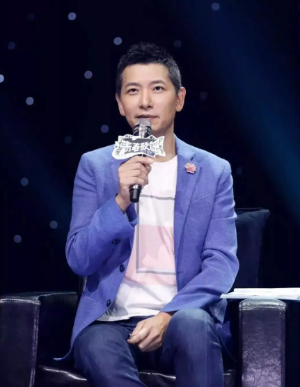 回顾主持人戴军25岁走红40岁被母亲逼婚为何51岁还是单身