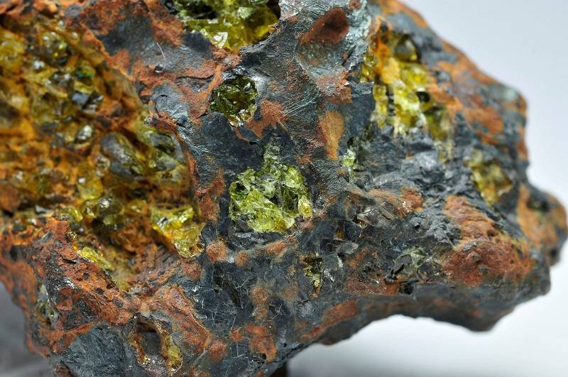 鉴定橄榄陨石原石的几处要点