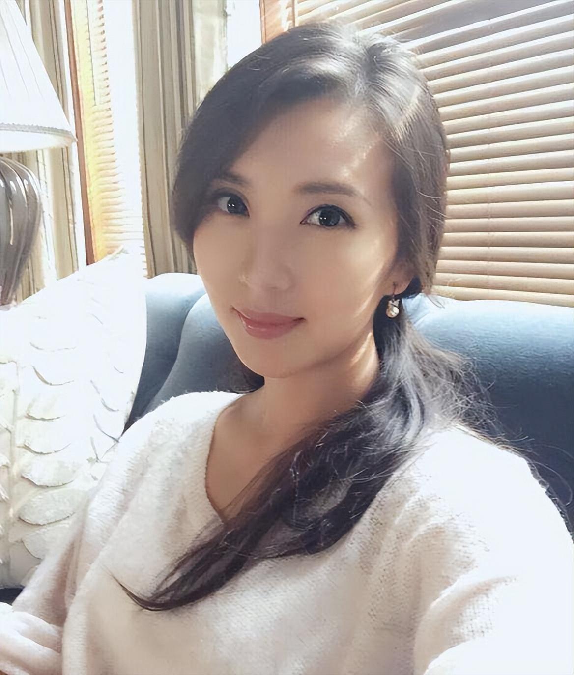 回顾陈好当红时嫁大8岁富商先后生3子45岁越活越美丽