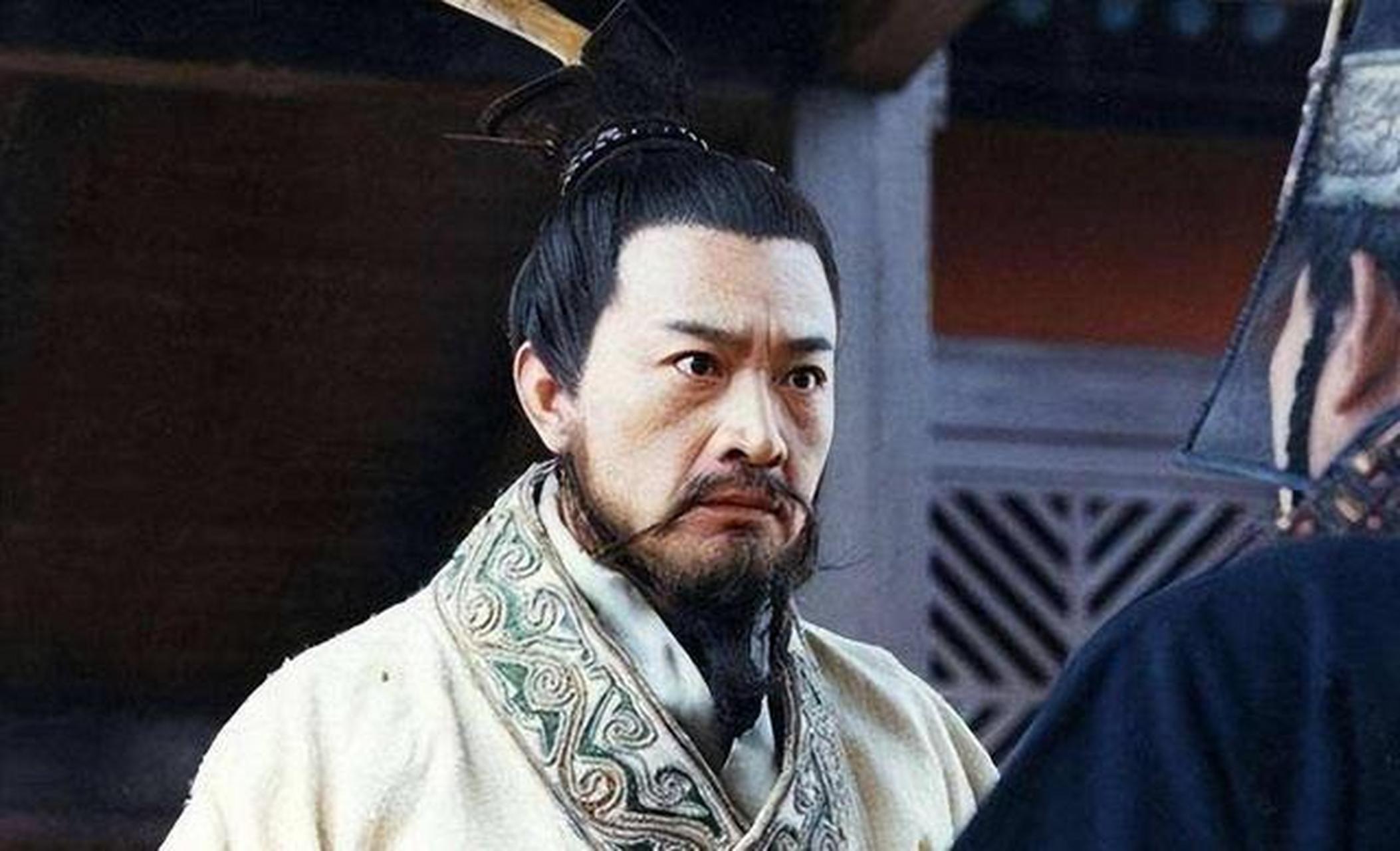 河北保定满城发现西汉中山靖王刘胜及其妻窦绾的古墓,出土金缕玉衣.