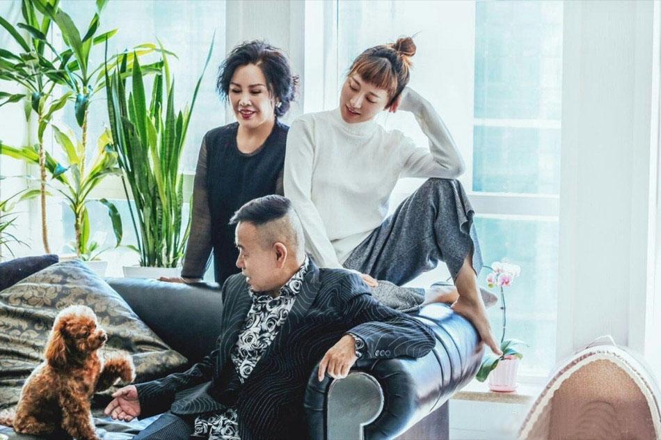 回顾杨云嫁其貌不扬的潘长江曾住厕所房老公成名后险被离婚