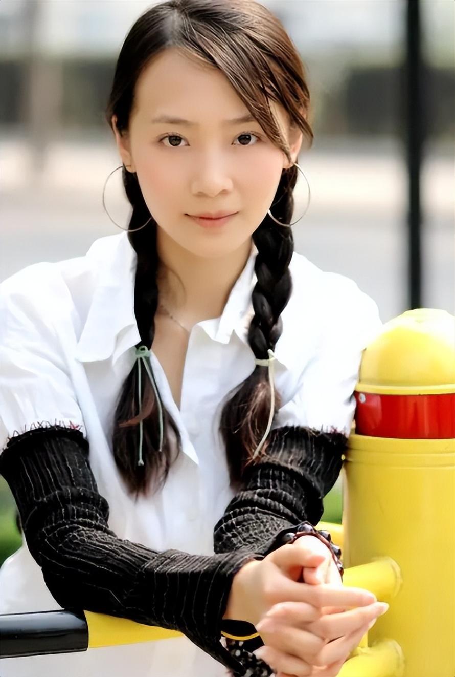 回顾曲栅栅嫁落魄黄海波中年靠演技翻红赚钱养夫9年不离不弃