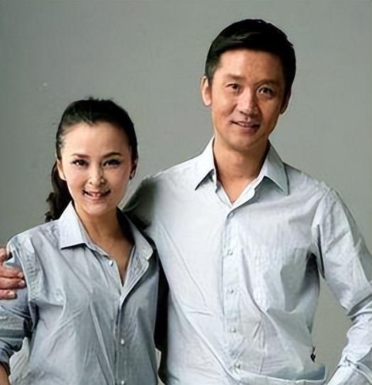 回顾何音花13年捧红丈夫黄志忠被插足后带儿子离婚今怎样了