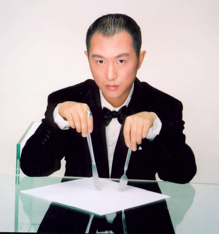 回顾著名歌手高枫去世21年后妹妹定居美国父母的坚持让人泪目