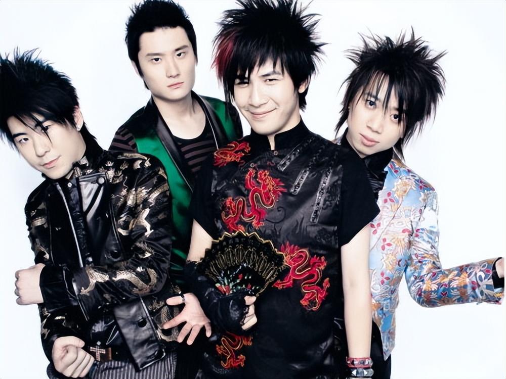 回顾人间清醒大张伟出道23年零绯闻拒绝黄小蕾求爱独宠胖老婆