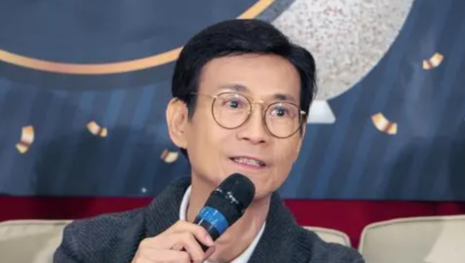 回顾郑少秋的偏心大女儿失联二女儿给前妻疼现任妻子女儿