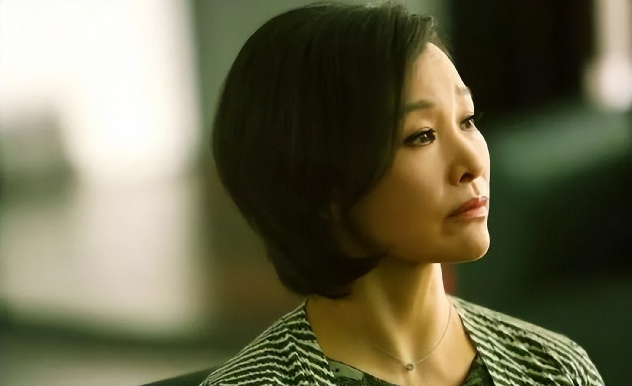 郑绪岚作为东方歌舞团的音乐天才,为了追求爱情和事业发展,选择离开