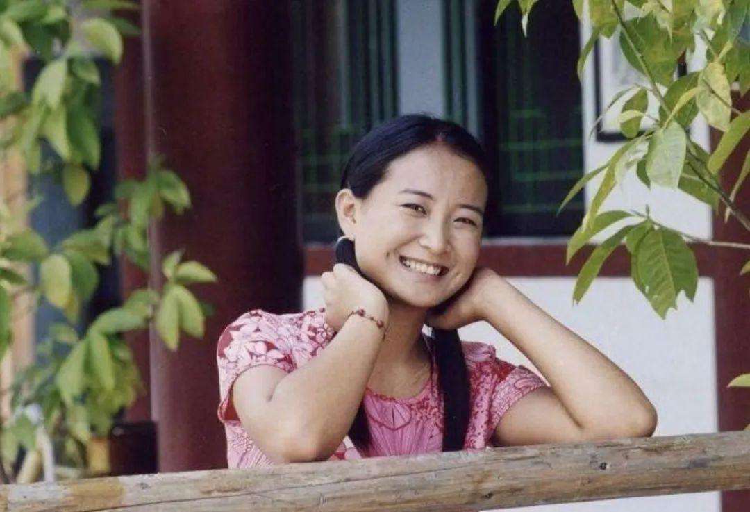 二人是自由恋爱,年轻时的贾文田能歌善舞,只要厂子一有活动,准有他的