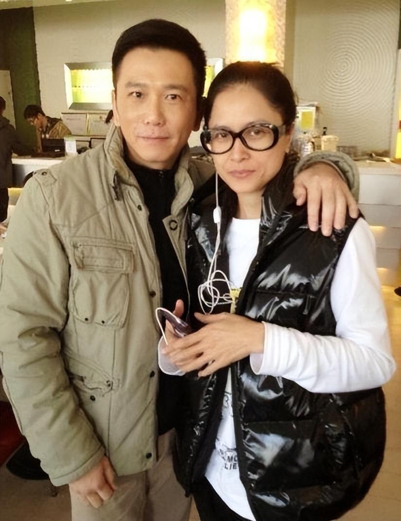 回顾59岁的温兆伦尽管岳母和自己年纪相仿给她尽孝也能坦然