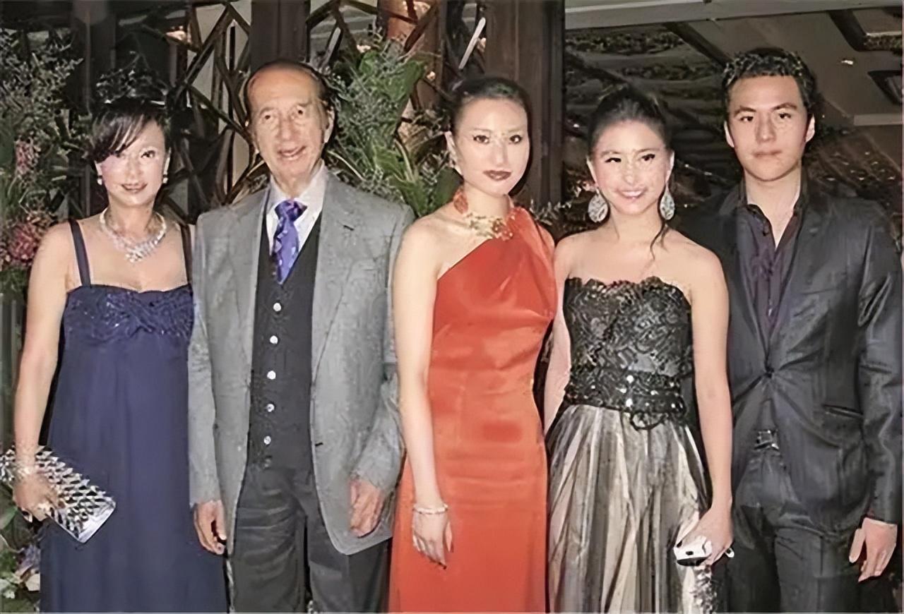 回顾赌王的四位太太有人天生绝美有人结局悲惨谁是最后赢家