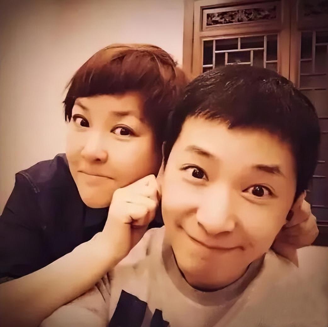 回顾主持人戴军25岁走红40岁被母亲逼婚为何51岁还是单身