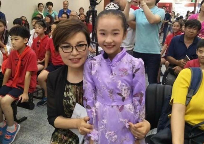 回顾李瑞英工作28年零失误儿子坠楼坚守岗位为何退休后受争议