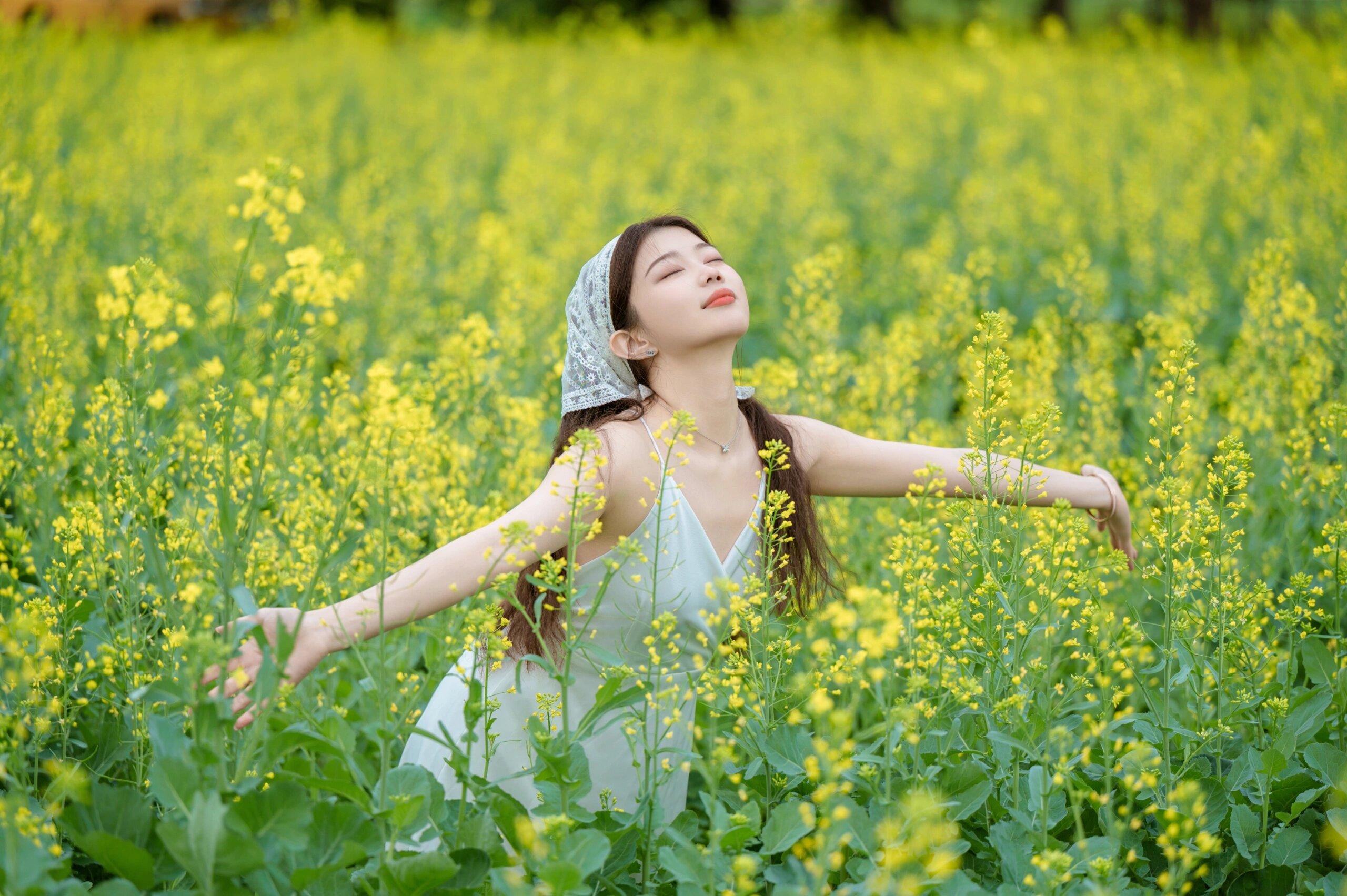 油菜花拍照姿勢