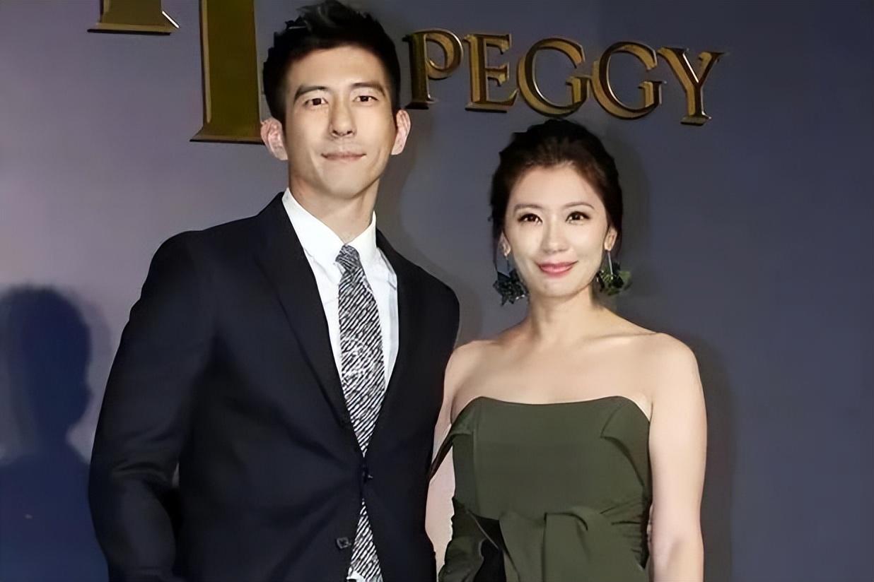 回顾贾静雯再婚后丈夫修杰楷变化不大她却像变了好多