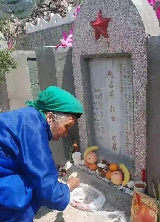 老山女烈士图片