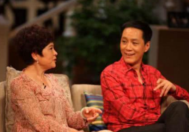 回顾冯远征因爱娶大8岁梁丹妮并且选择丁克现状如何