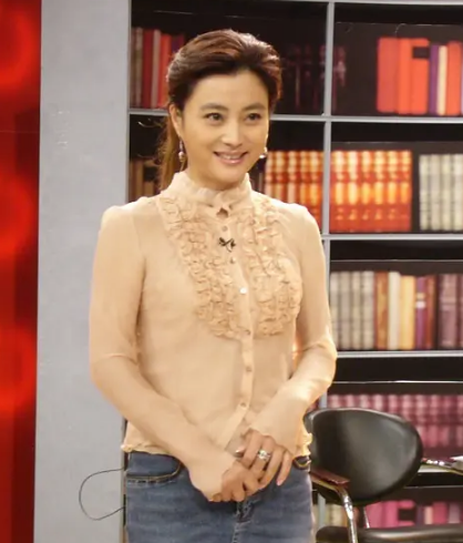 回顾26岁与初恋离婚34岁嫁犹太富商分居15年李玲玉还好吗