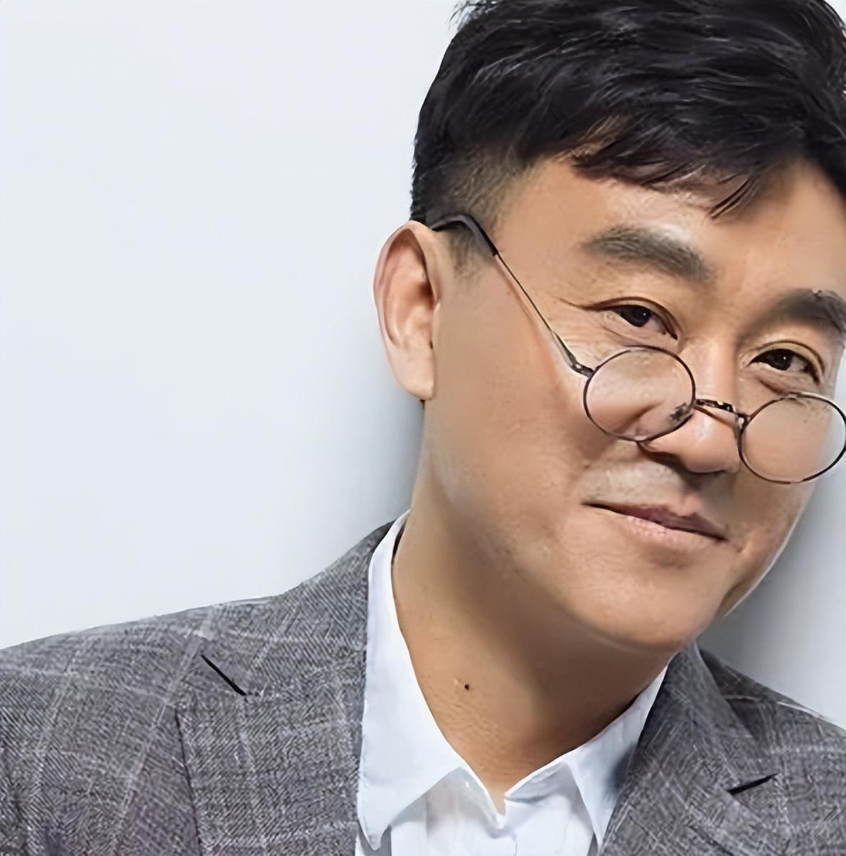 李海洋人不错,真的不错,而且很有想法,自己也不是不喜欢她.