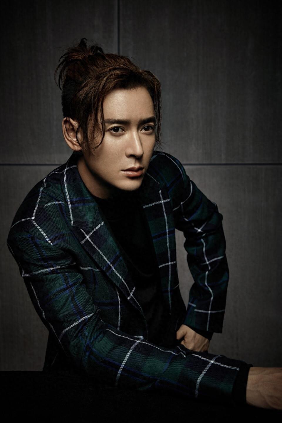 李想已经是一名成熟的经纪人,因此当李想找到韩栋,并鼓励他继续从事