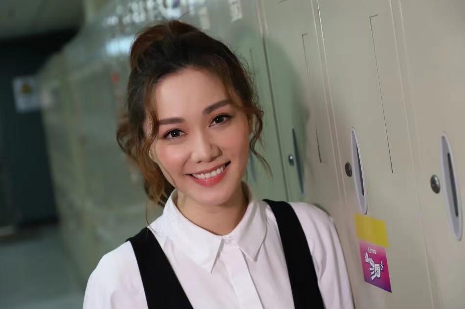 如果你不知道他是谁,那么你一定认识他的弟弟汤镇业,可以说,汤洛雯