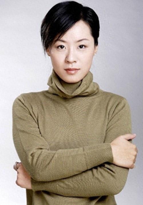 上世纪90年代初,张艺谋正在筹拍《秋菊打官司》.