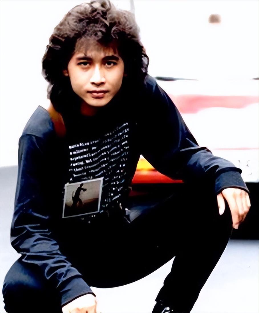 回顾63岁的齐秦尽管岳母比自己小了几岁给她尽孝也能坦然