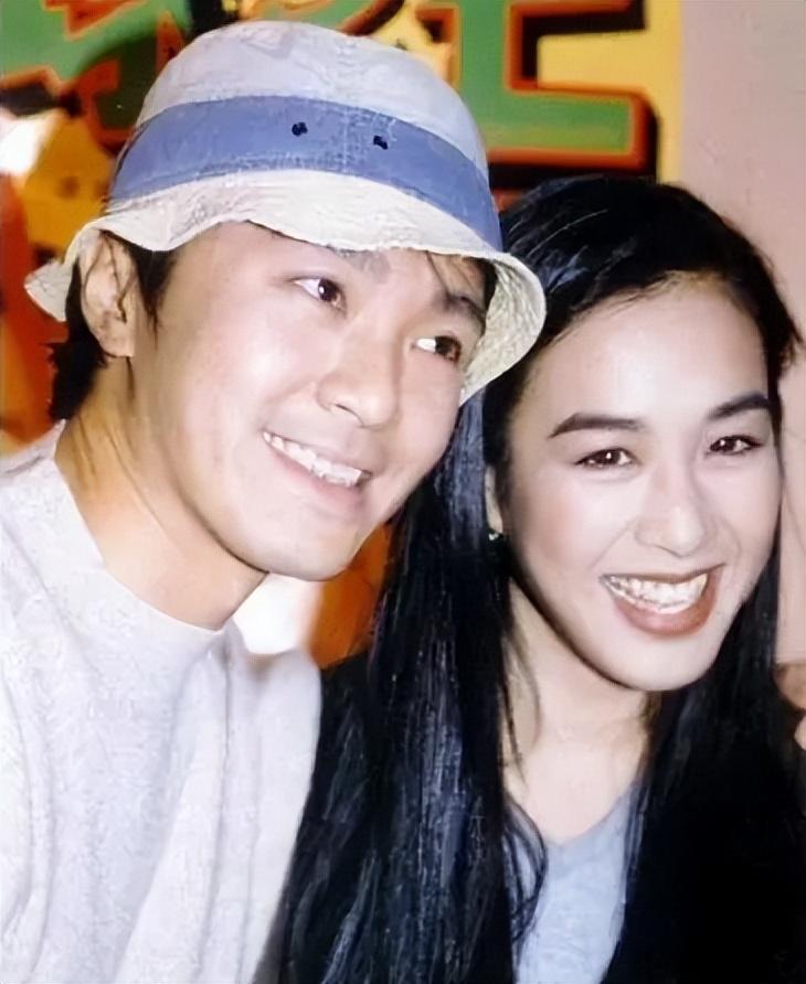 回顾不顾家人反对带仨女儿嫁小12岁丈夫的钟丽缇如今还好吗