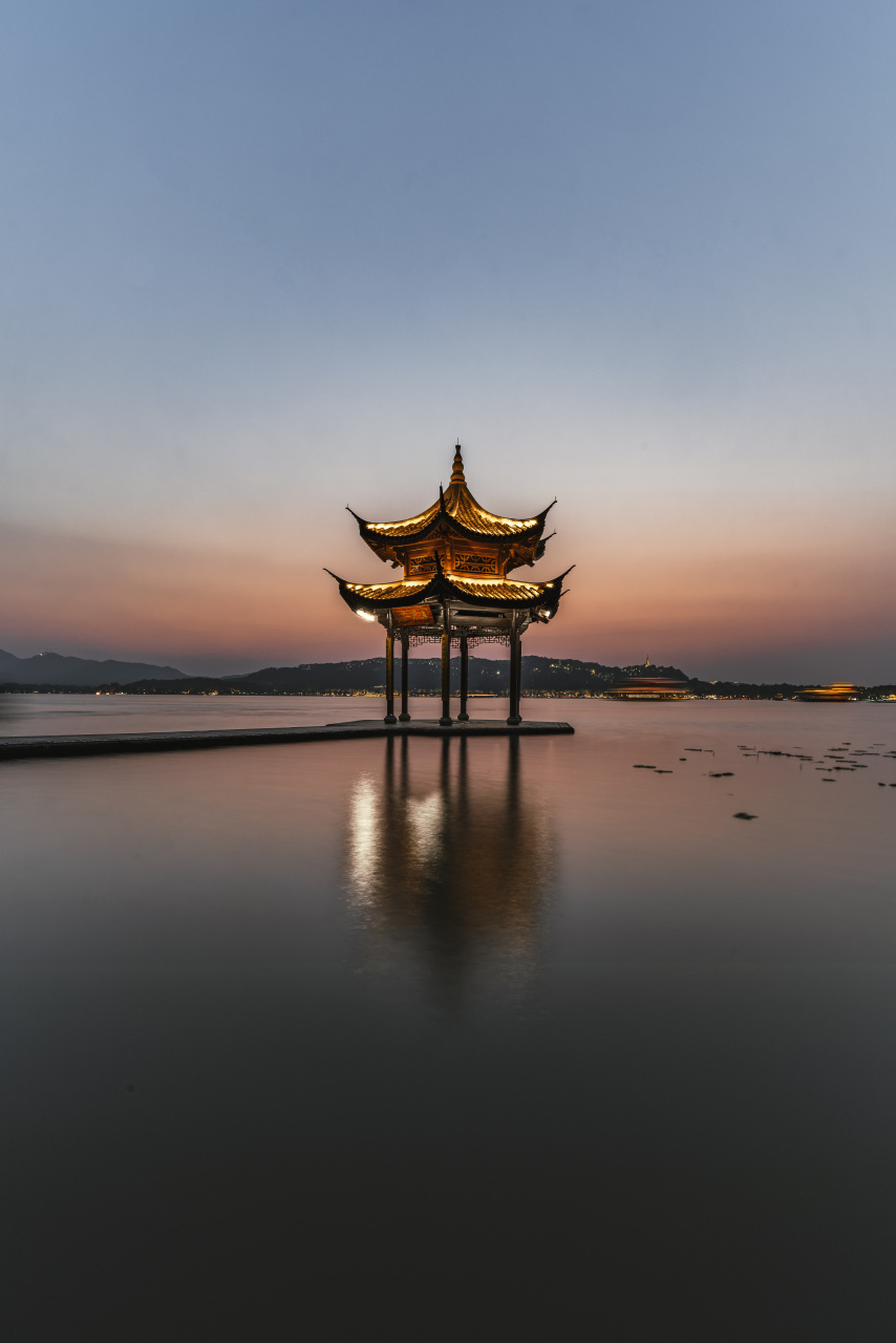 杭州西湖集贤亭:湖光山色间的雅集之所 大家好,今天我要带大家领略一