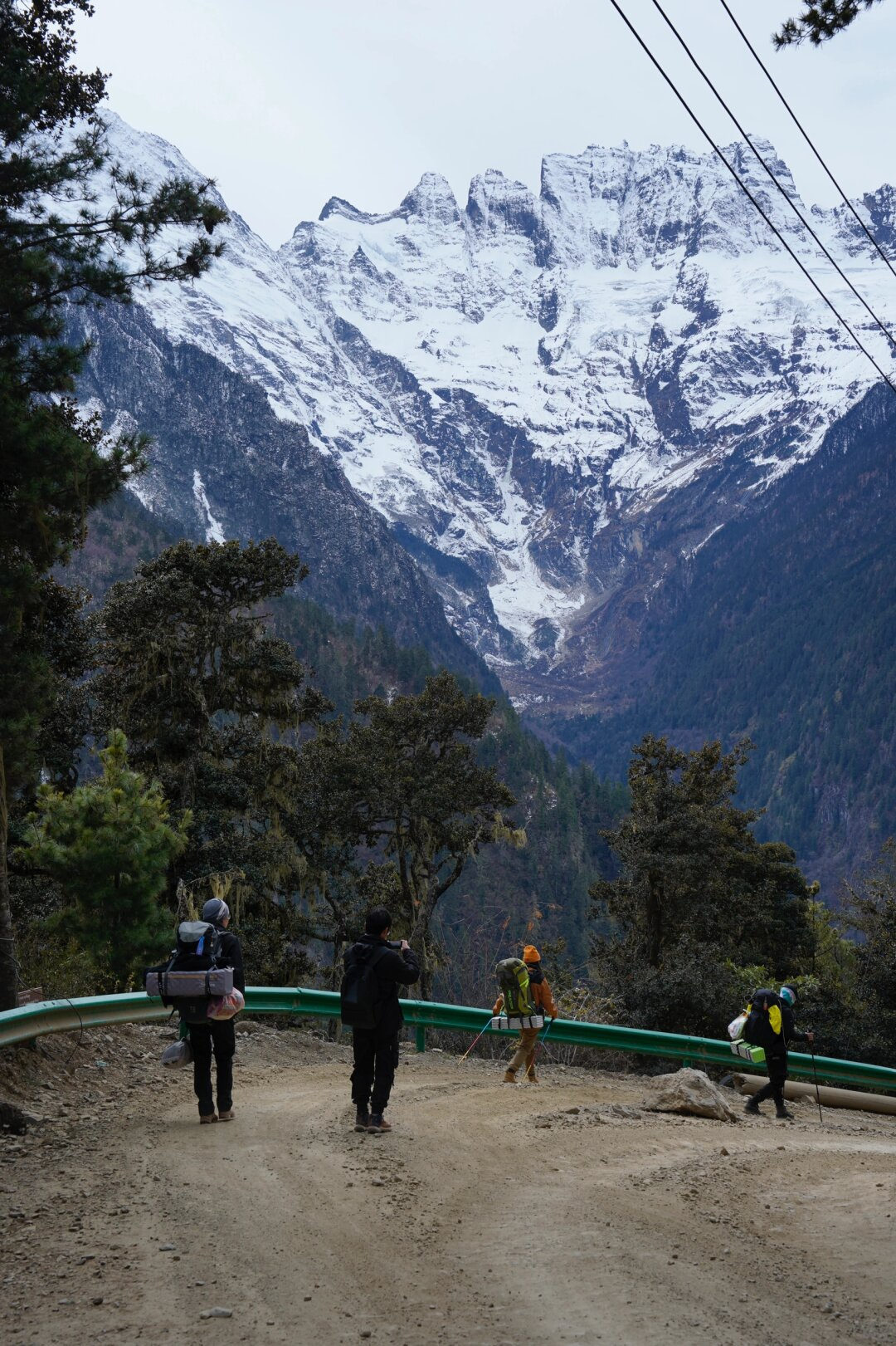 雨崩第一天:重装徒步进村.