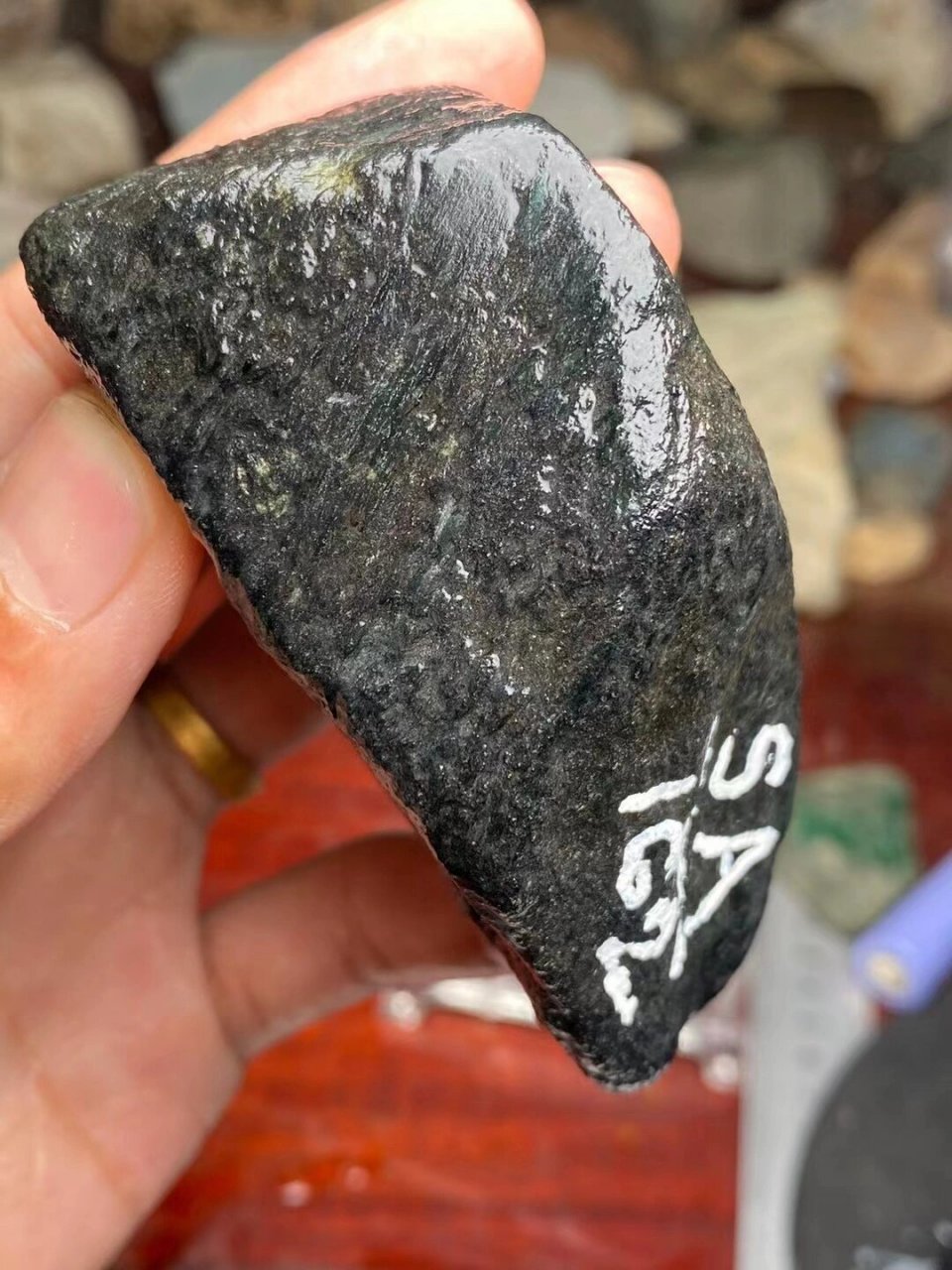 点击头像看直播# #翡翠原石#俄罗斯翡翠原石主要开采于俄罗斯乌蓝尔