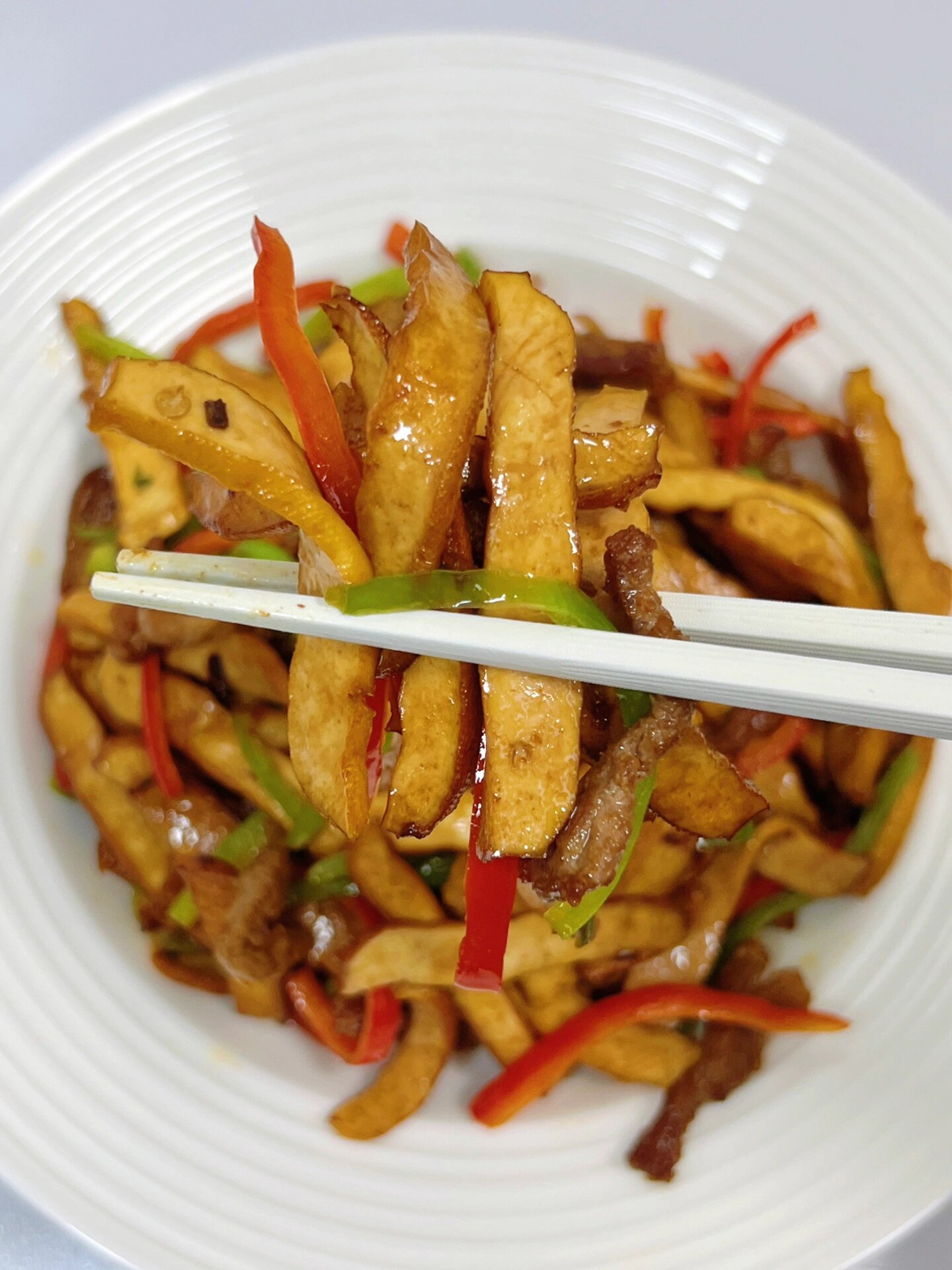 这样做的青椒炒豆干太好吃啦轻松炫两碗饭