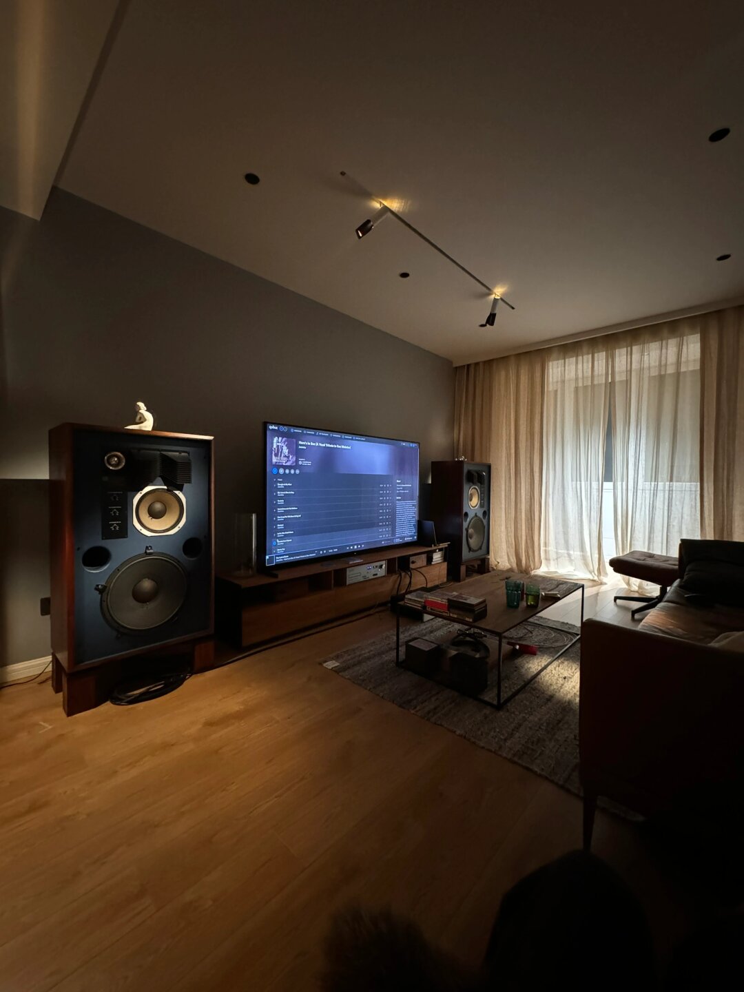 客厅听音室环境装修布置软装搭配  亲们,我的客厅听音室装修布置可是