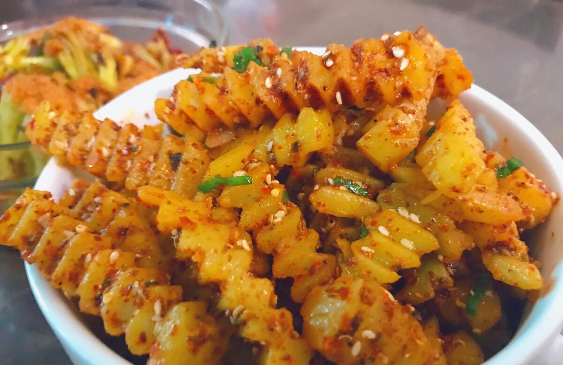 9191推荐给所有宝子们这个巨巨好吃的凉拌狼牙土豆,吃上一口,噶脆