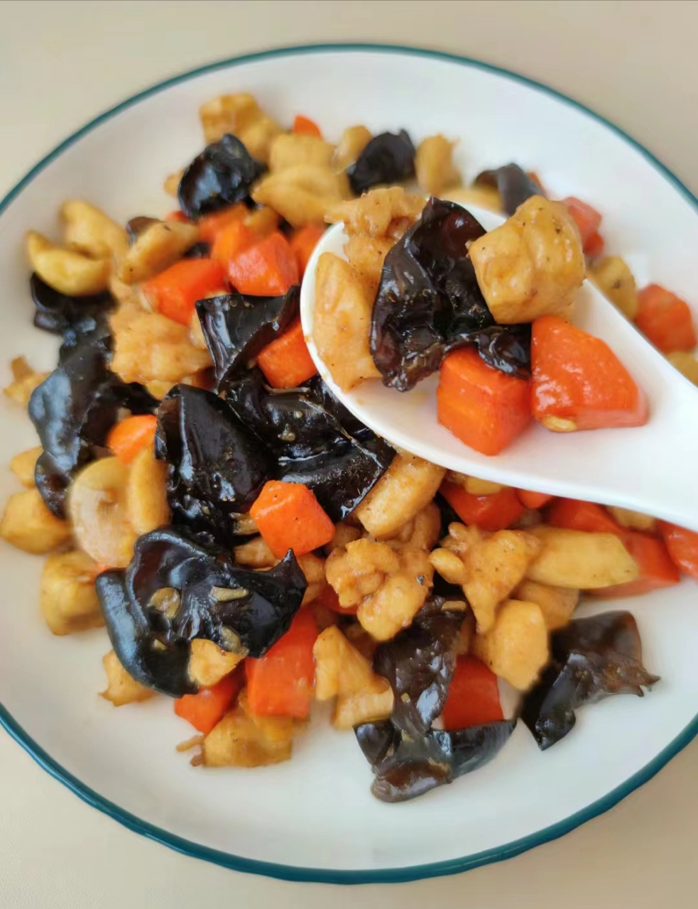 简单家常菜96营养满满09【胡萝卜木耳炒鸡丁】  97食材: 鸡胸肉
