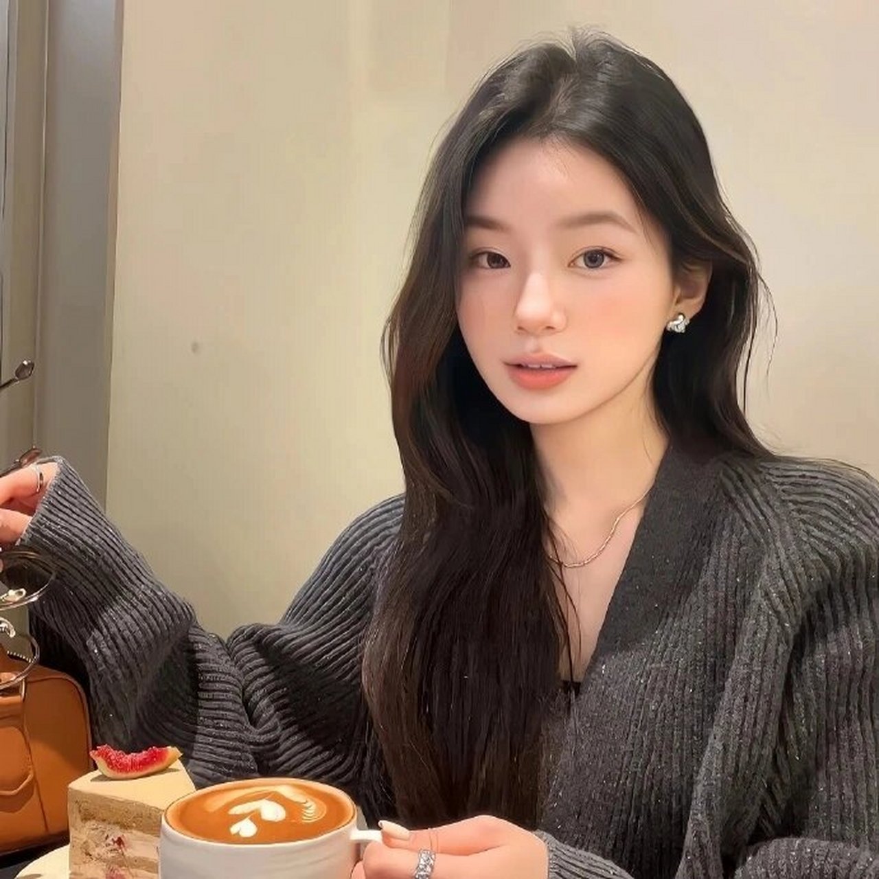 成熟女人的头像02微信02成熟稳重  94成熟的女人,如同一杯陈酿