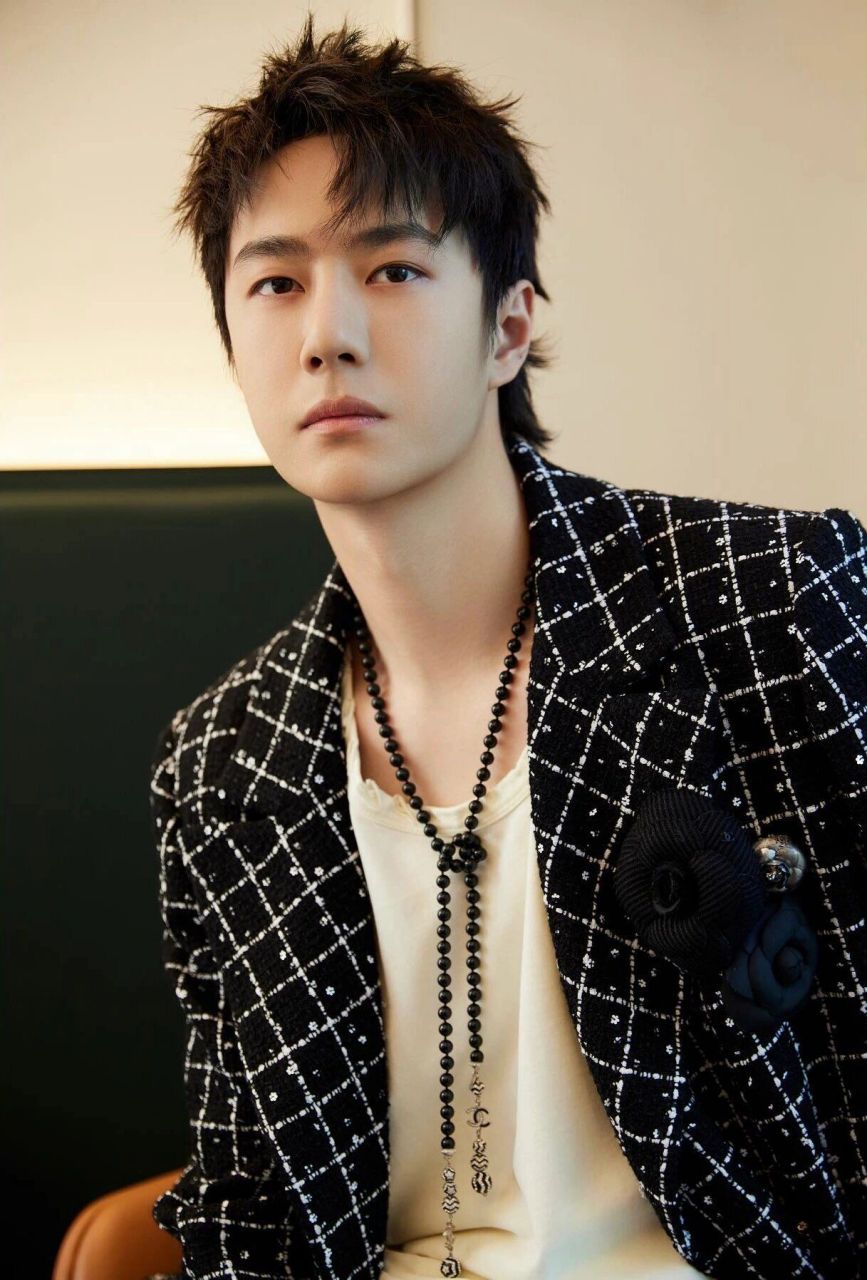 99王一博的私服穿搭,不愧是人间香奈儿!